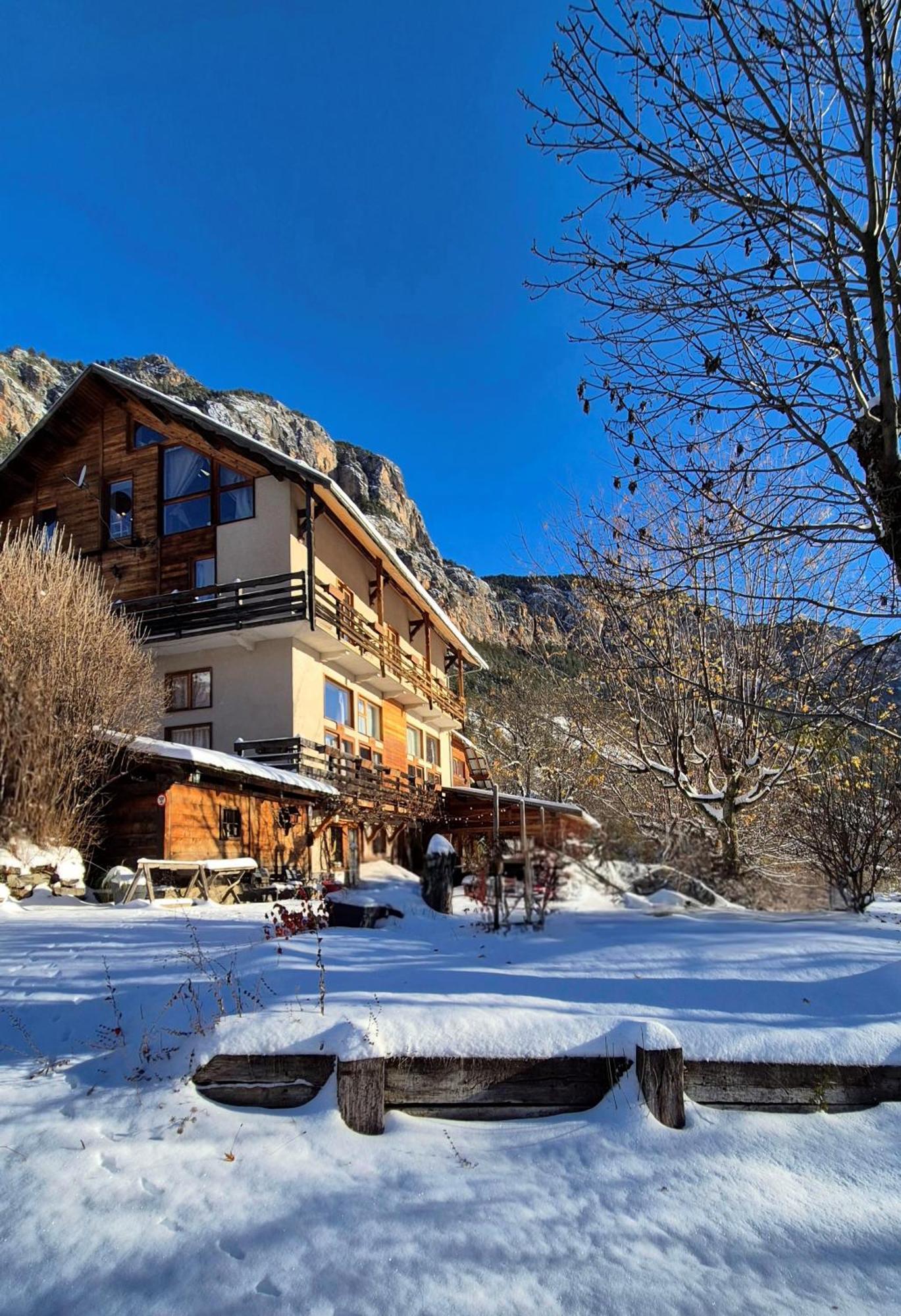 Hotel Restaurant Gites Les 5 Saisons Freissinieres Eksteriør billede